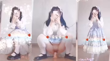 美女改視頻可愛服裝變裝下一秒騎著肉棒