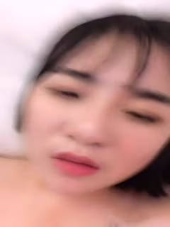 白皙丰满短发美乳少妇双人啪啪秀第3部男干不动BB近距离特写毛毛比较多不要错过.