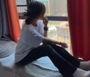 海角社区.求女儿穿她闺蜜的包臀裙让她叫叔叔