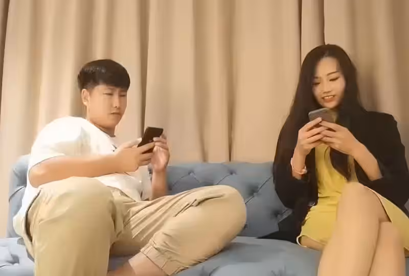 深夜場極品性感妹子舌吻口交調情扣逼自摸騎乘猛操的。！