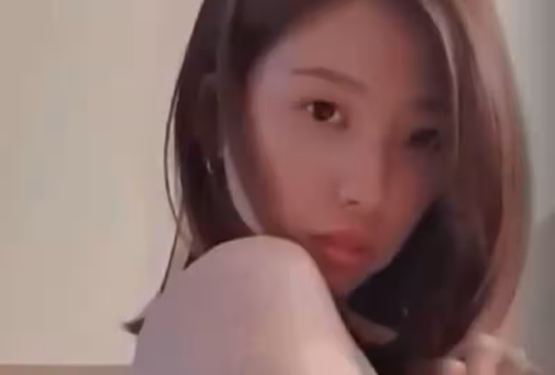 前凸後翹粉嫩鮑魚自慰的。！