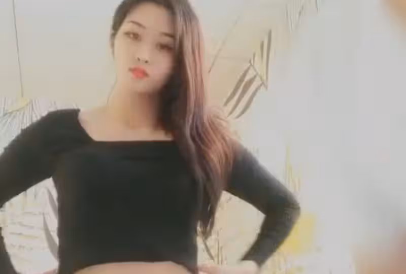 酒店偷拍與長腿美女做愛的。！