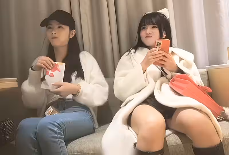 老金昨晚叫三個妹子，干一場00後可愛小妹妹，粉嫩青春精彩依舊的。！