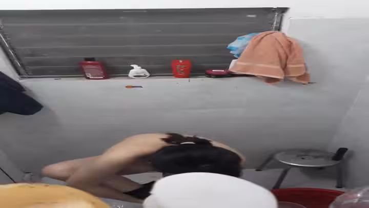 中國真實浴室偷拍女生洗澡~2374 02