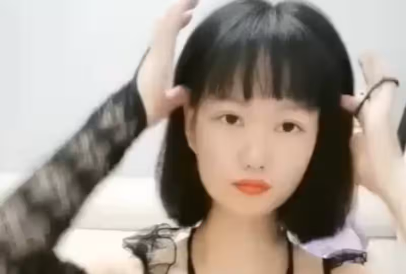 黑絲高跟顏值妹掰穴自摸的。！