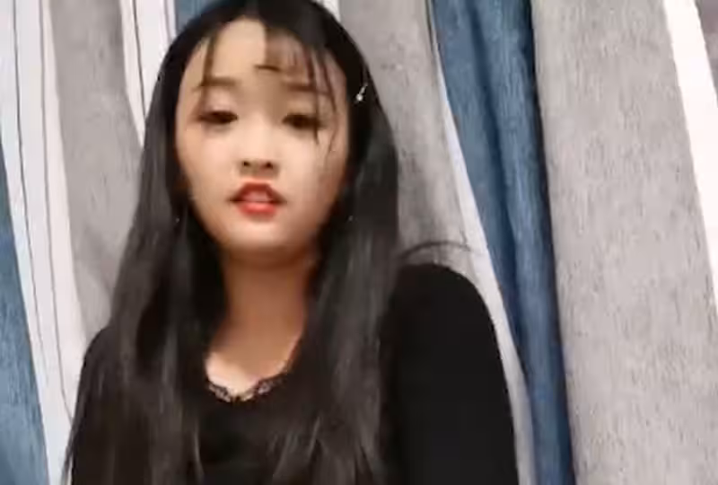 黑絲妹子豪放脫衣求操的。！