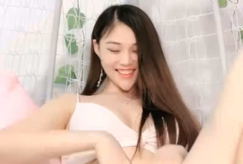 車模和炮友無套激情抽插的。！