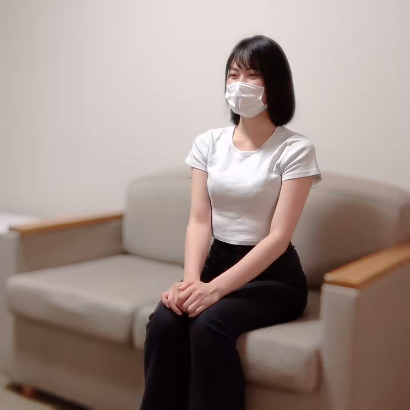 農村的女孩子其實更色情！ ！好像到肚臍的纖細小身子！一個可愛的◯ sai 多次推高並努力射擊。
