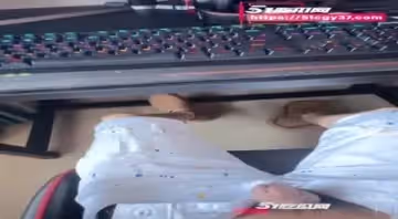 我的武器正在對準小姨子的蜜洞開炮