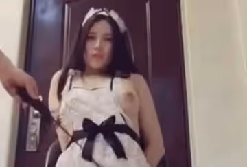 淫蕩翹臀女僕被主人調教