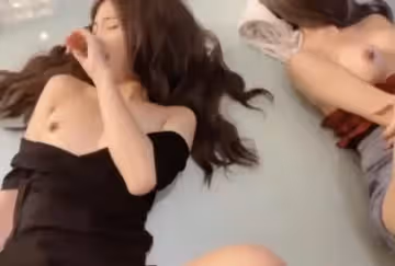 現在的年輕人真敢玩贏了就要插到爽