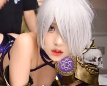 香勃勃的coser美尻短髮美人超緊實嫩逼酒店做愛