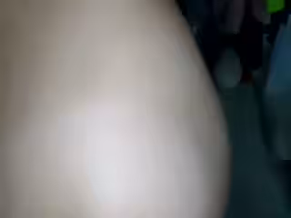 騷女友穿上黑絲高跟對著鏡子要看我怎麼干她的，國語對白