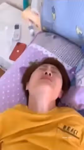 平時對老公很強勢的短髮少婦總是不讓拍臉 被摁著手一頓暴力輸出 女人只要一爽啥事都好說~強勢短髮少婦總是不讓拍臉