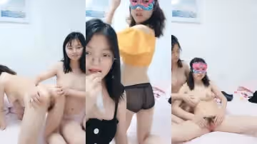 幸福老哥雙飛童顏00後嫩妹長相誘人粉穴雙女互摸掰穴震動棒摩擦口交後入抽插猛操.