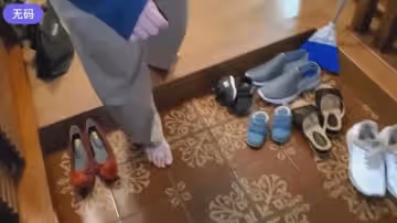 FC2-2956150 自宅訪問【個人】子供を見守る祖の背後で震える聲を殺し連続2人に中出し、、、-cd2