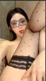 新人女優顏值高,下海拍片大露春光
