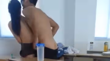 高中情侶放學後在教室偷偷做愛自拍1!