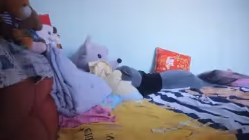 情侶出租屋內的真實做愛自拍流出，女的身材豐滿 臉蛋兒很漂亮，長得像某個明星，聽那叫床聲就知道她有多騷了，不停地要