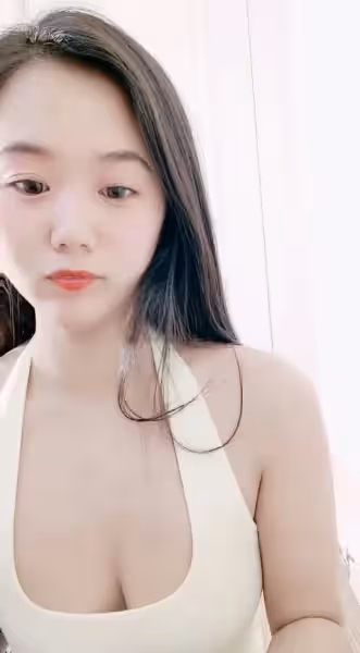 清秀新人妹紙小背心丁字褲玩誘惑！撩衣露奶扭腰揉乳，掰開多毛騷穴拍打特寫，緊緻小逼濕漉漉！