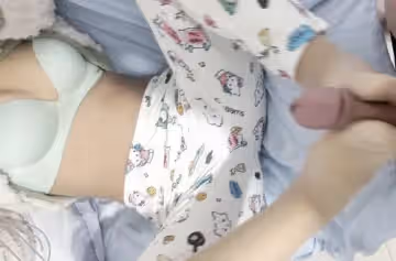 海角社區.你跟我閨蜜你倆在我床上玩挺刺激