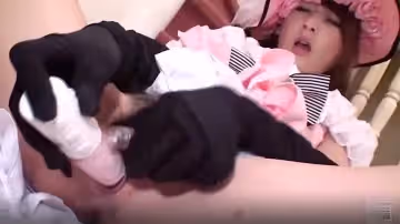 女僕的淫水真多 操地啪啪的響