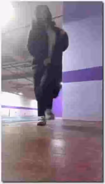 韓國 清純少女 ，停車場乾了點瘋狂的事，冬天衣服穿的有點多，冒險大膽、驚險高潮自慰