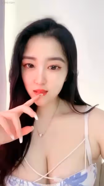 超美尤物這奶子真勁爆正點滿屏都是白花花的嫩肉好想舔一舔2.