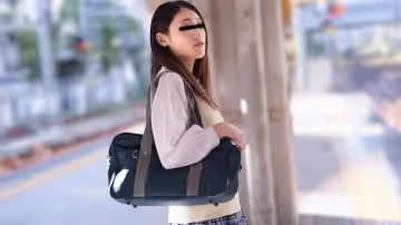 【10musume 081224_01】電車痴漢實錄：清純校服妹車廂內遭多人調教