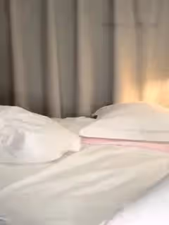 親哥哥和零零年妹情趣裝白色絲襪高跟鞋啪啪，騎在身上淫水狂出1