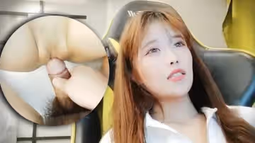 電 競 少 女 跟 小 哥 開 房 啪 啪 ， 胯 下 的 呻 吟 口 交 大 雞 巴 表 情 好 騷 啊 ， 讓 小 哥 從 床 上 干 到 浴 室1