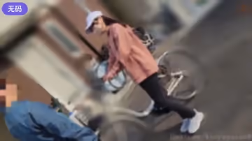 FC2-4323223 ※期間限定※【個人】 家庭的で溌剌ボディな主婦、自宅リビングで電マでオナニーさせた動畫に
