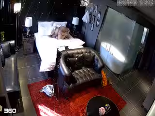 酒店豪華房偷拍土豪中年大叔和極品大長腿氣質少婦無套啪啪 扛起大腿一頓猛操