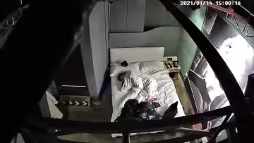 精神小伙給女友帶了幾套情趣內衣絲襪，讓她換上再啪啪，圓臉可愛的女生