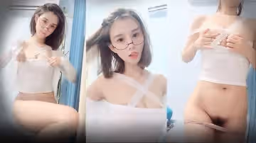 【 喵喵是個貓】頂級短髮酒窩美女，小背心肉色絲襪撫摸美臀，半脫下黑絲掰開嫩穴1