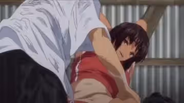第1集蝸牛田徑女子在雨下個不停的遠離村莊的公交車站小屋裡等著一輛巴士
