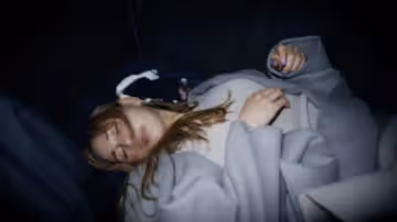 【露臉】問答無用之語●奸生中出！！把在路邊醉倒的沒有意識的毫無抵抗的巨乳混血美女塞進車裡強制帶到酒店〇〇！！