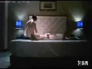 有錢就是任性，叫三個美女來挑.MP4