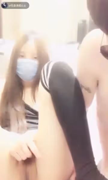 美女主播身材棒網約排骨男直播無套啪啪掰開一線嫩逼可惜男人雞巴不是很硬.