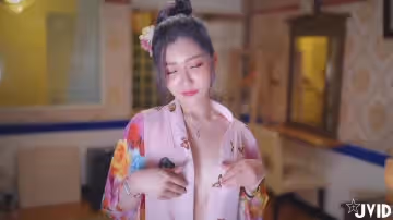 日系櫻花妹真空上陣！風情萬種全裸拍攝，蜜桃臀顫抖敏感帶全解禁