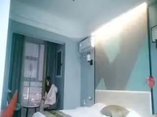 約2個顏值不錯的年輕樓鳳上門服務玩雙飛 各種姿勢輪流草