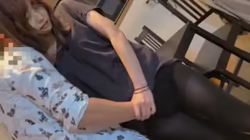 【個人】一邊被媽媽朋友看著···。最後是媽媽朋友。一旦有了感覺，身體無論在什麼狀況下都無法停止。-cd1
