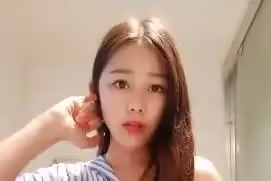 氣質美少婦衛生間自慰