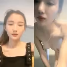漂亮姐姐洗澡前先來摳摳摸摸開個直播賺外快