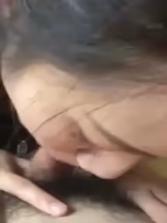 外約連衣裙的氣質美女