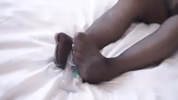 黑絲美足瓦弄潤滑油..