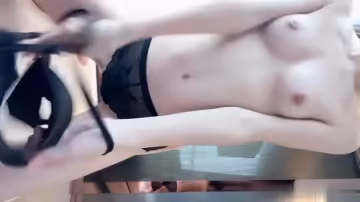 長腿女神胡蘿蔔醬 用巨型胡蘿蔔搗入蜜穴 淫水四濺嬌喘連連