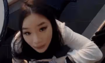 很有野性味道的華裔混血美女「愛思琳」