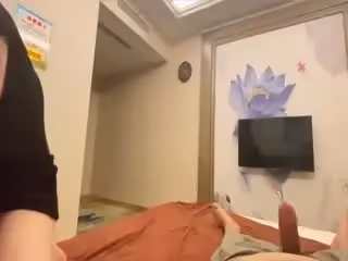 爆乳美少婦浴室洗澡開房打炮怕被發現的。