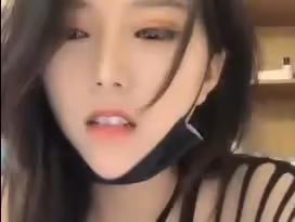 熟女浴室誘惑！透視蕾絲裝濕身自慰 騷穴蜜液飛濺的禁忌表演